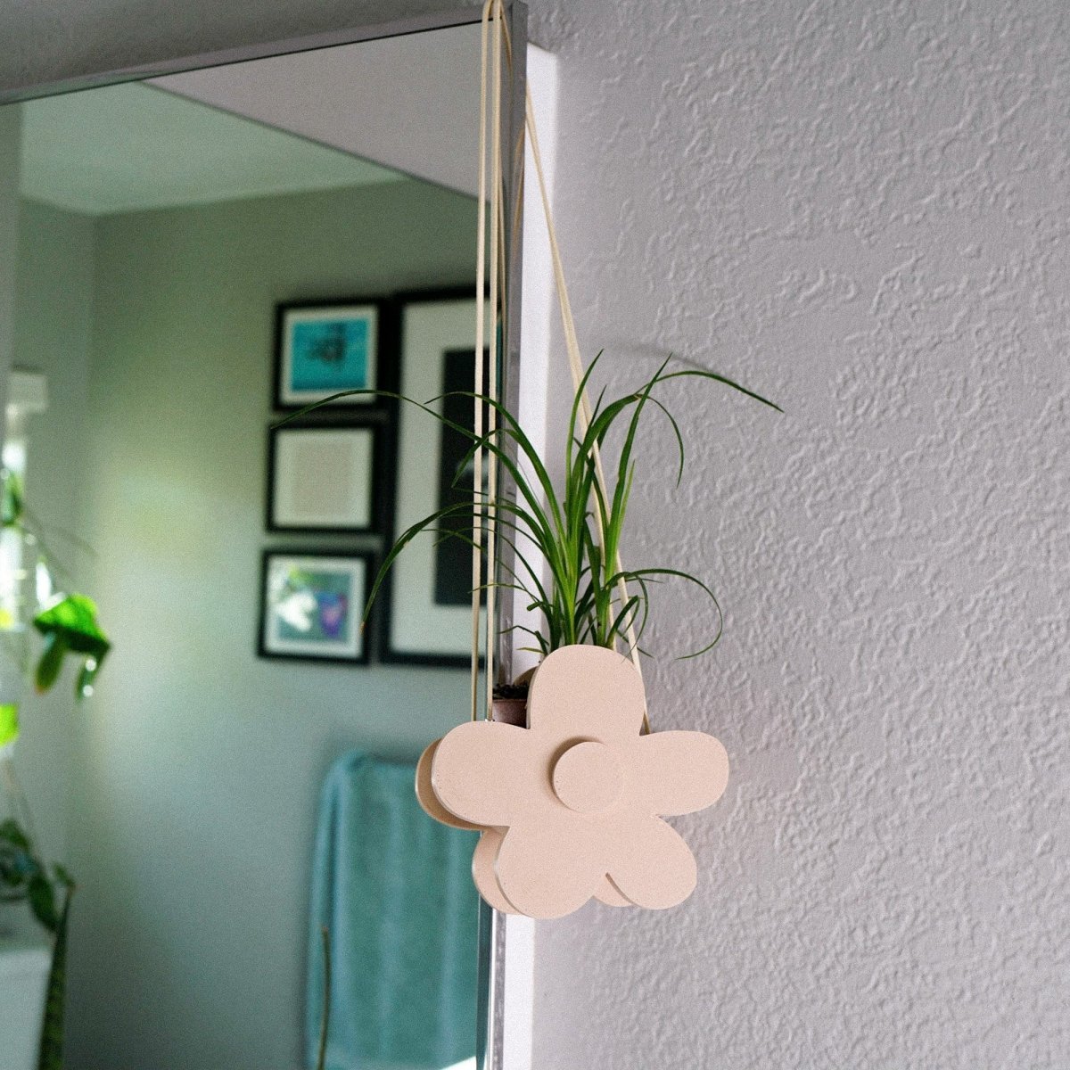Rosebud HomeGoods 3D Printed Daisy Hanging Planter - Eco - Friendly Bio - Plastic