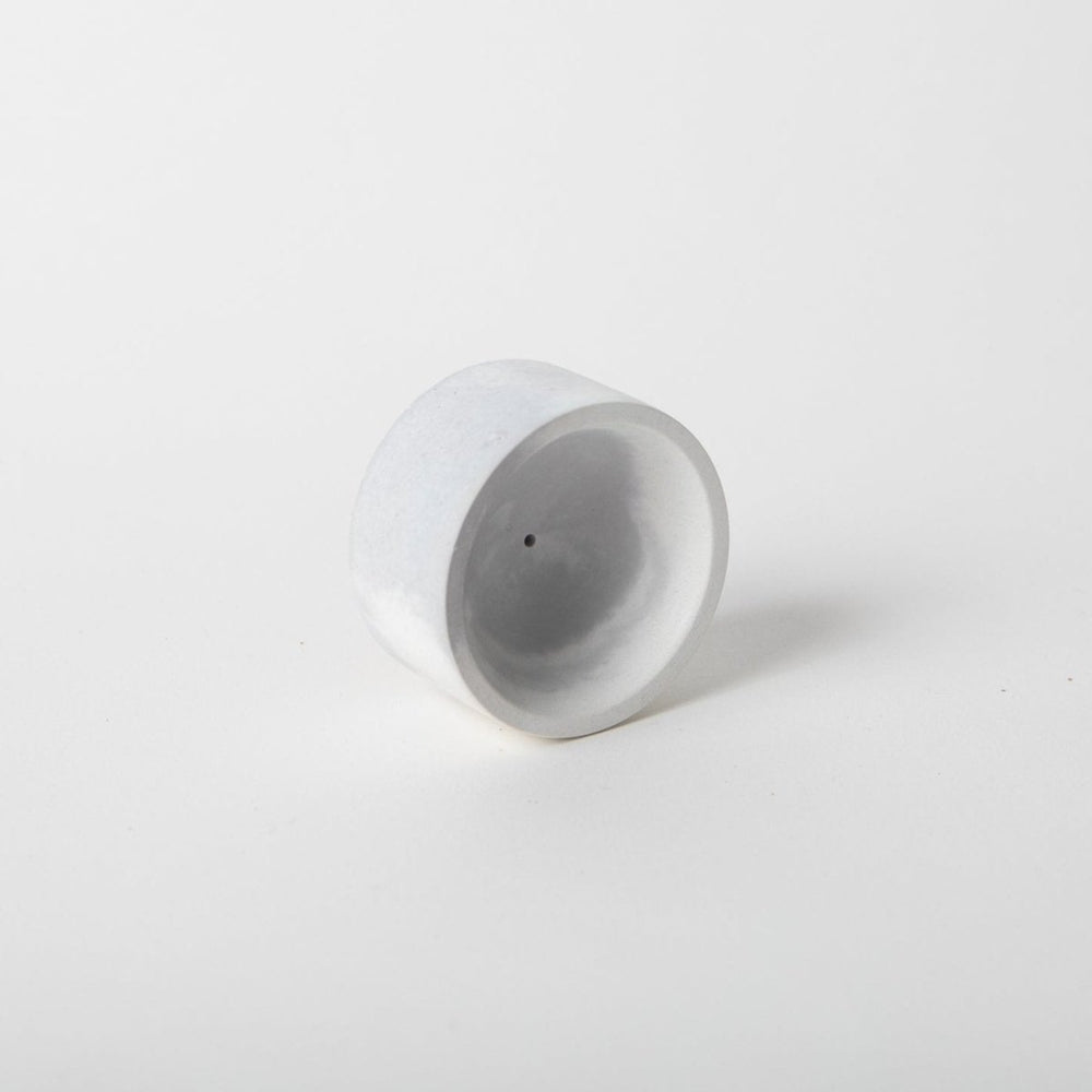 
                      
                        Pretti.Cool Round Incense Holder | Grey & White - lily & onyx
                      
                    