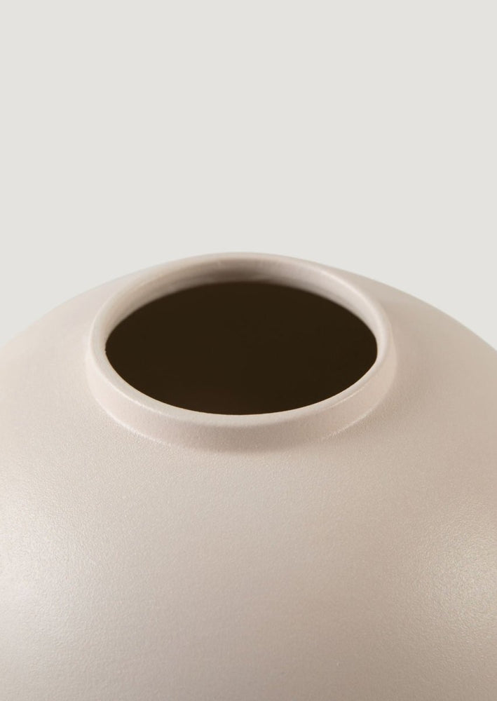 
                      
                        Afloral Round Vase in Matte Bailey Cream, 10.75" - lily & onyx
                      
                    