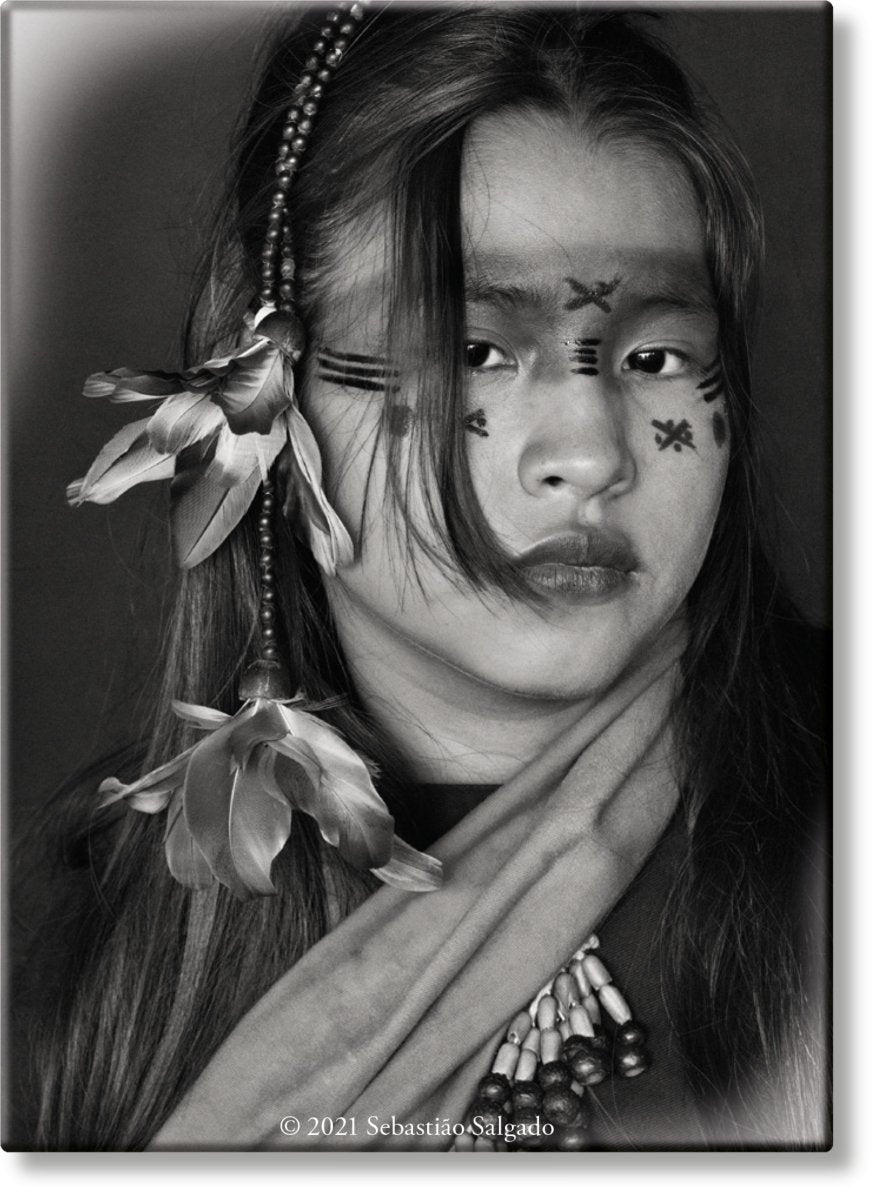 TASCHEN Salgado. Amazônia. Magnet ‘Ashaninka Girl’ - lily & onyx