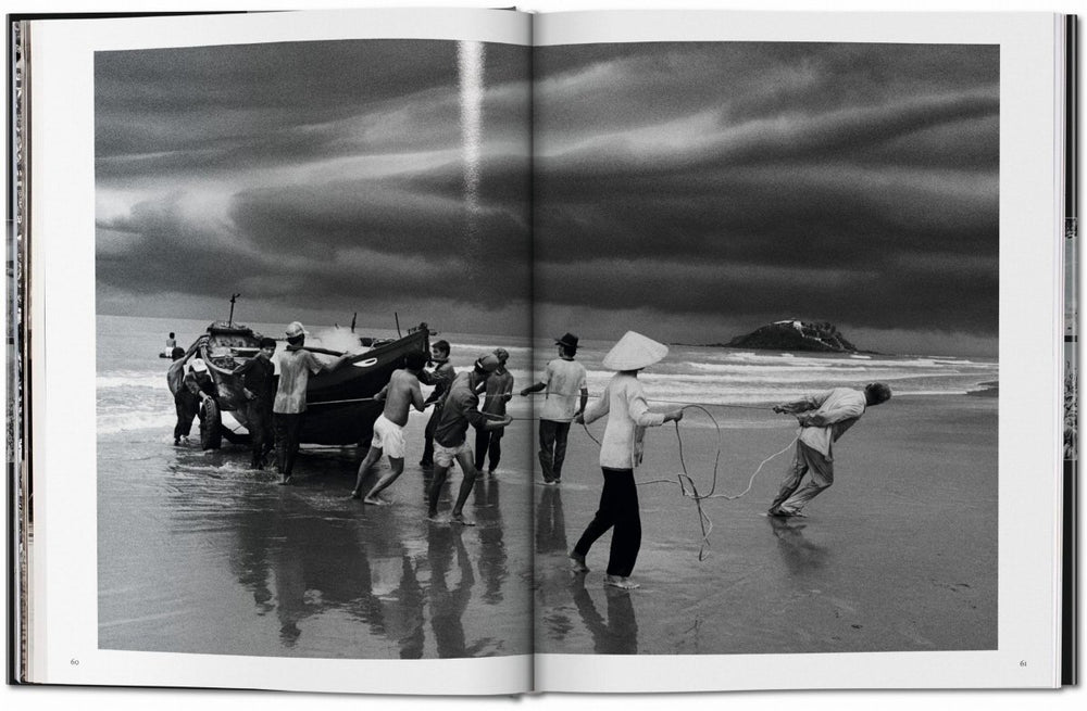 
                      
                        TASCHEN Sebastião Salgado. Exodus (English) - lily & onyx
                      
                    