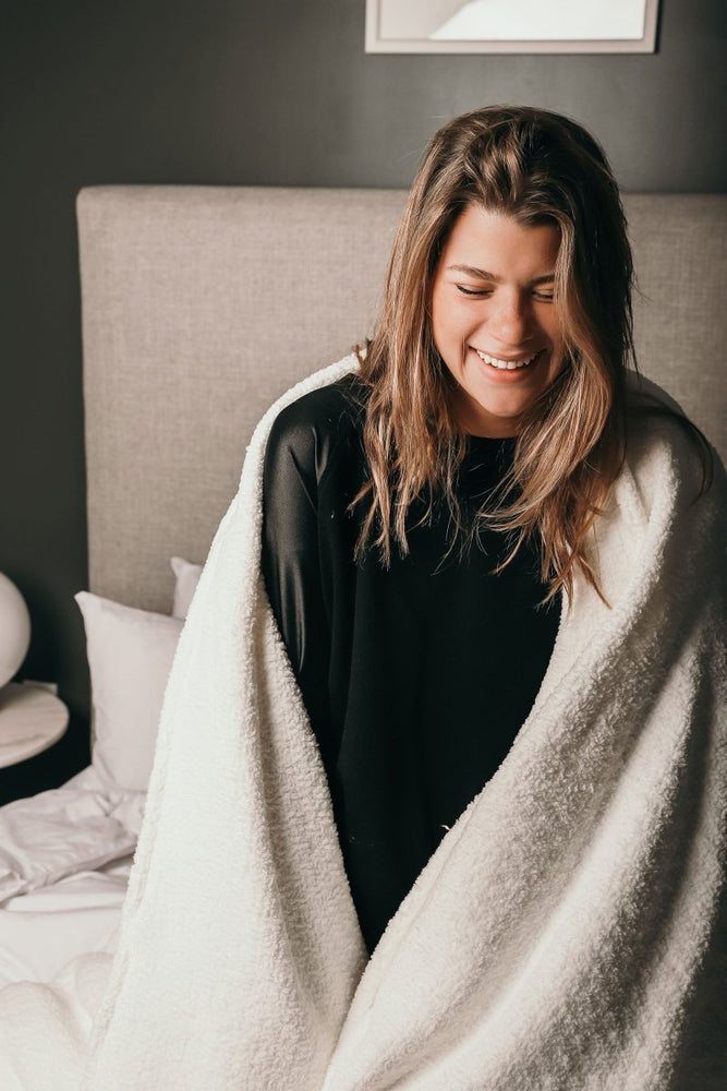 
                      
                        Sunday Citizen Snug Crystal Weighted Blanket - lily & onyx
                      
                    