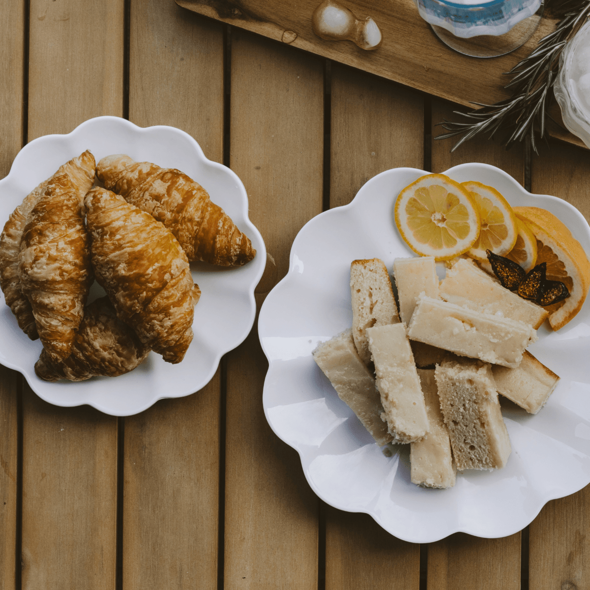 Sweet Water Decor White Scalloped Melamine Serving Tray - Set of 2