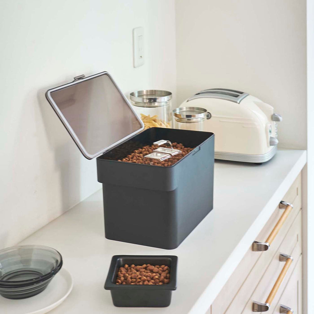 
                      
                        Airtight Pet Food Container
                      
                    