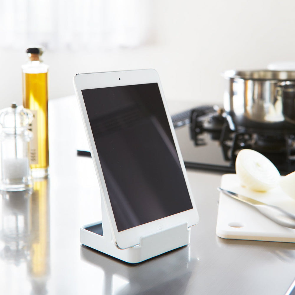 
                      
                        Steel Lid & Ladle Stand
                      
                    