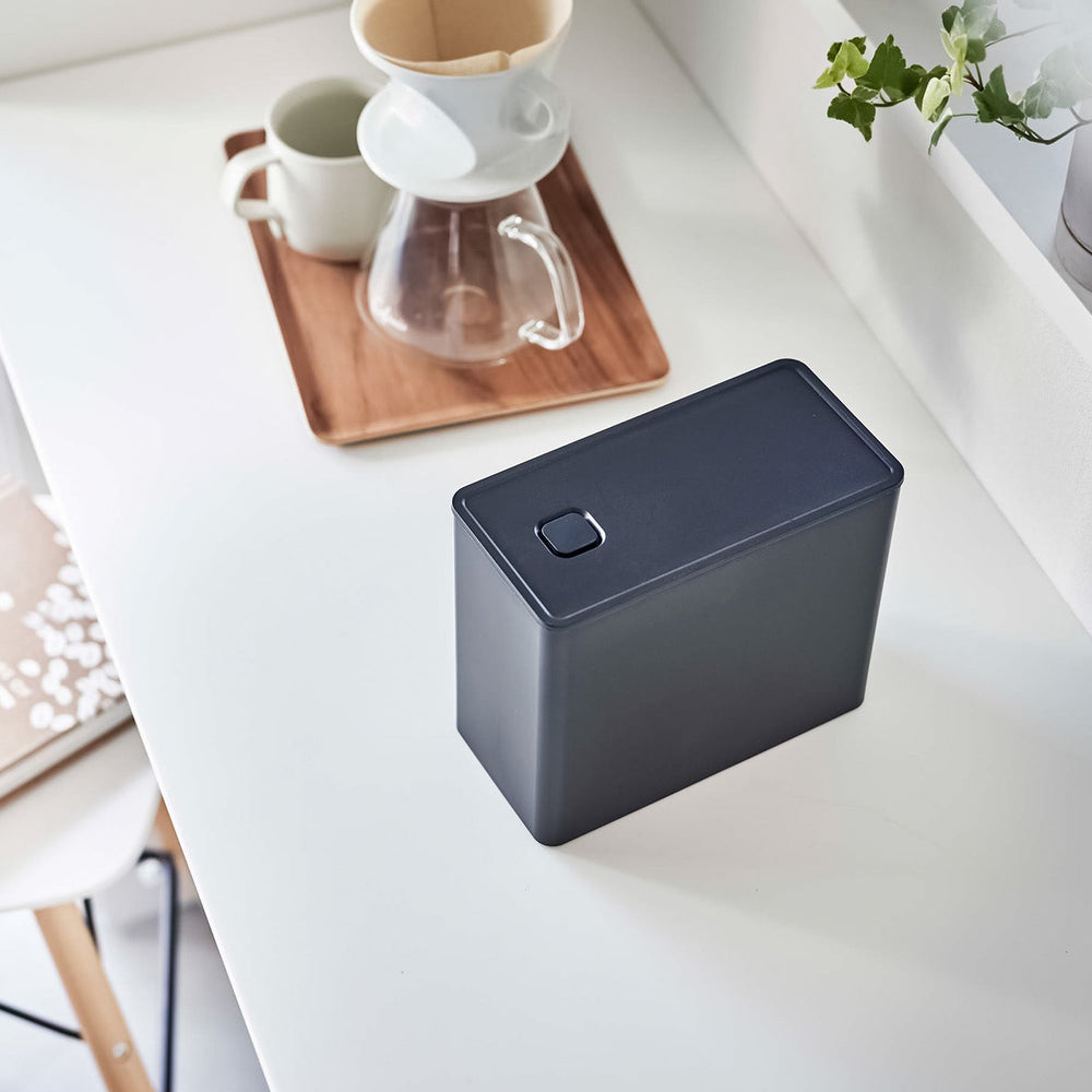 
                      
                        Vacuum-Sealing Coffee Storage
                      
                    
