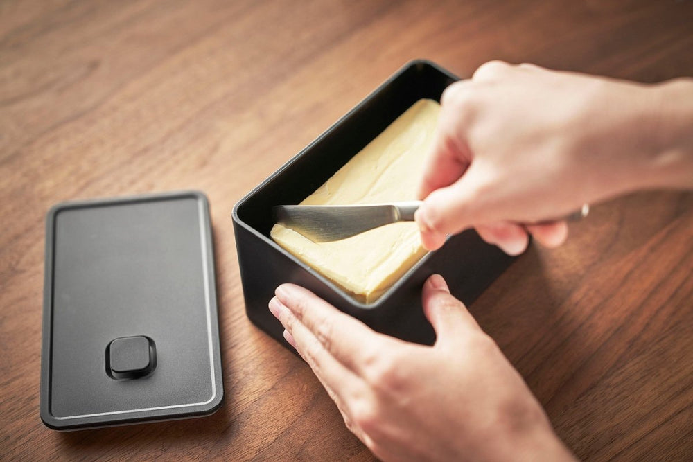 
                      
                        Yamazaki Home Vacuum - Sealing Butter Dish - lily & onyx
                      
                    