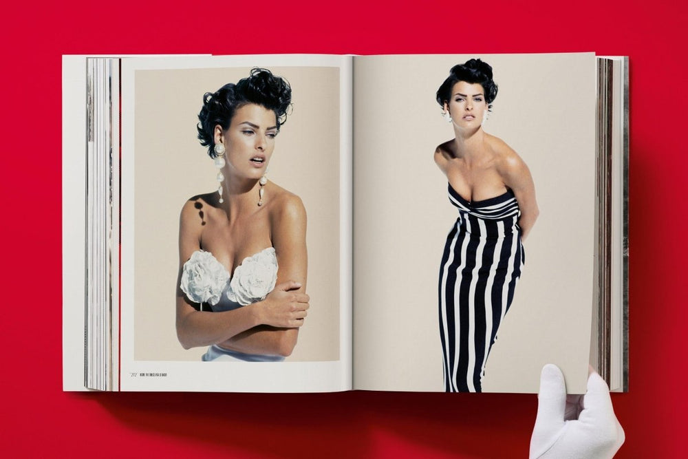 
                      
                        TASCHEN Valentino. A Grand Italian Epic (English)
                      
                    
