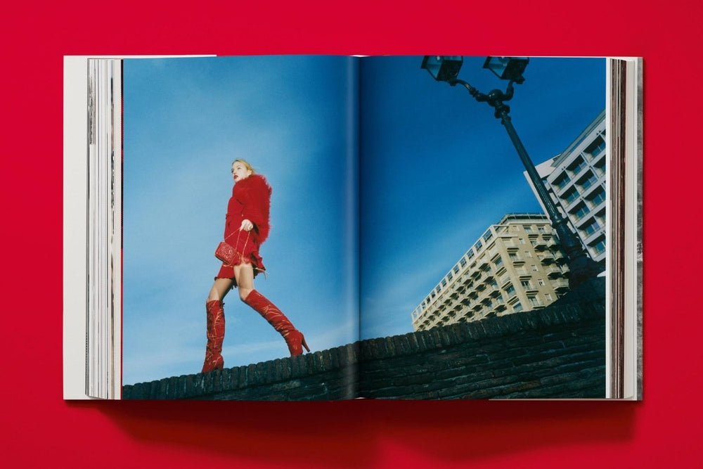 
                      
                        TASCHEN Valentino. A Grand Italian Epic (English)
                      
                    
