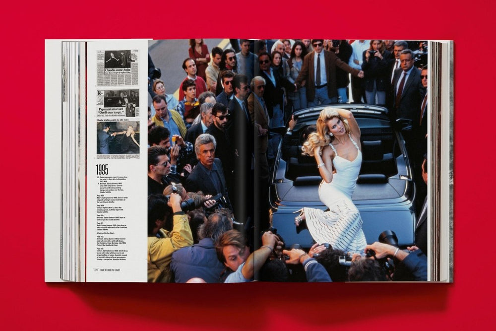 
                      
                        TASCHEN Valentino. A Grand Italian Epic (English)
                      
                    