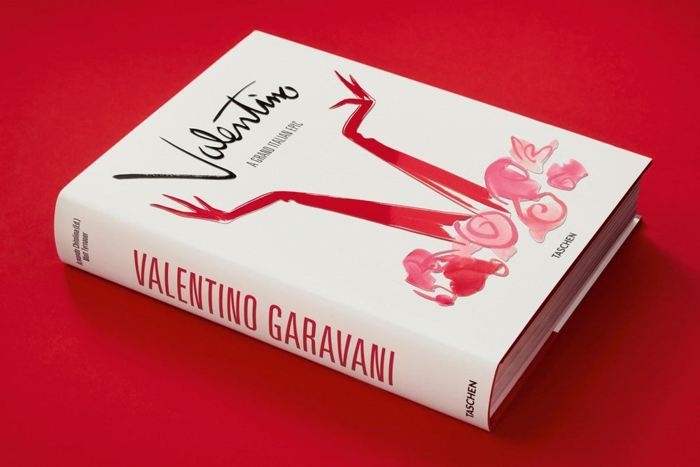 
                      
                        TASCHEN Valentino. A Grand Italian Epic (English)
                      
                    