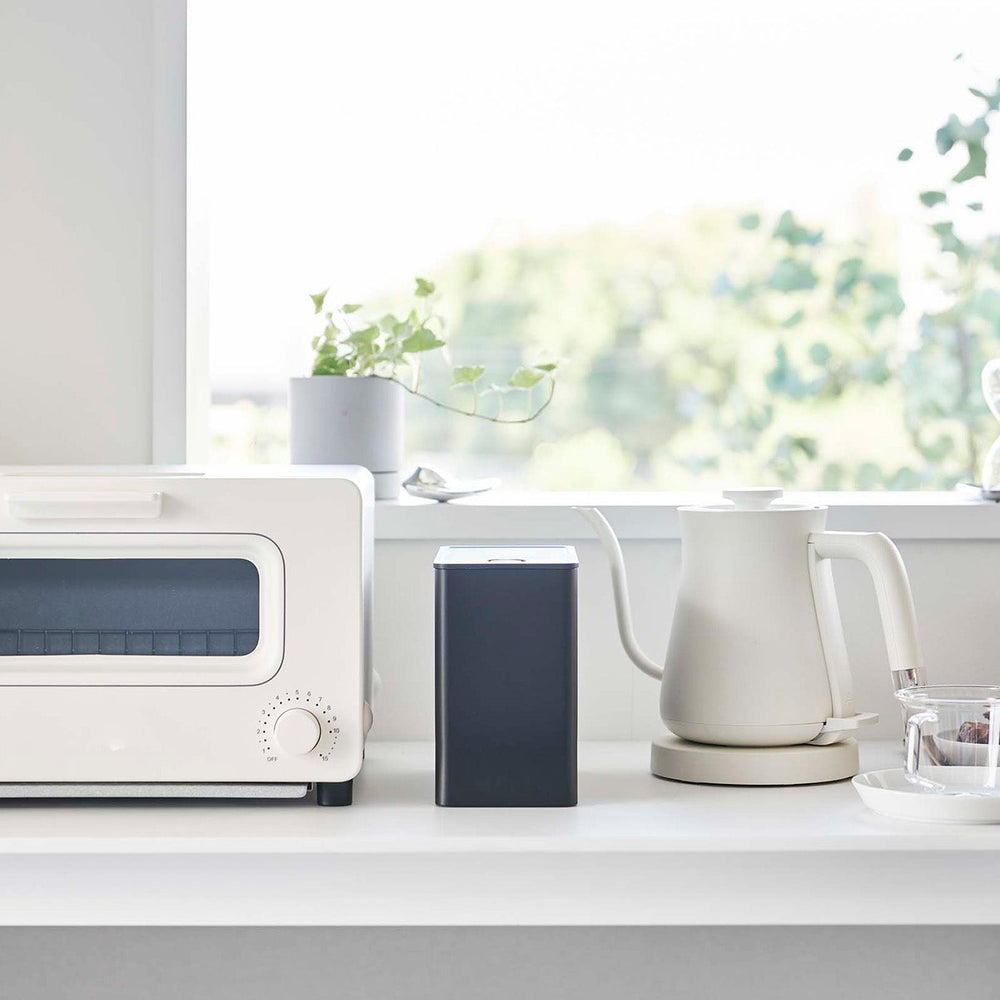 
                      
                        Vacuum-Sealing Coffee Storage
                      
                    