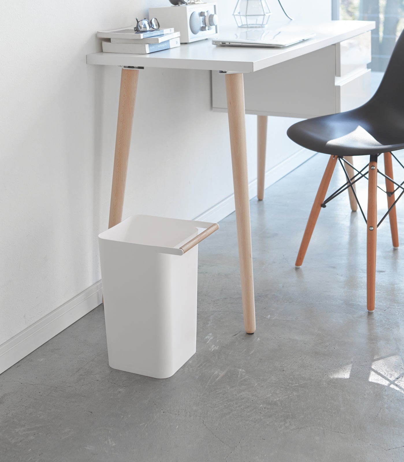 Trash Can With Wood Handle