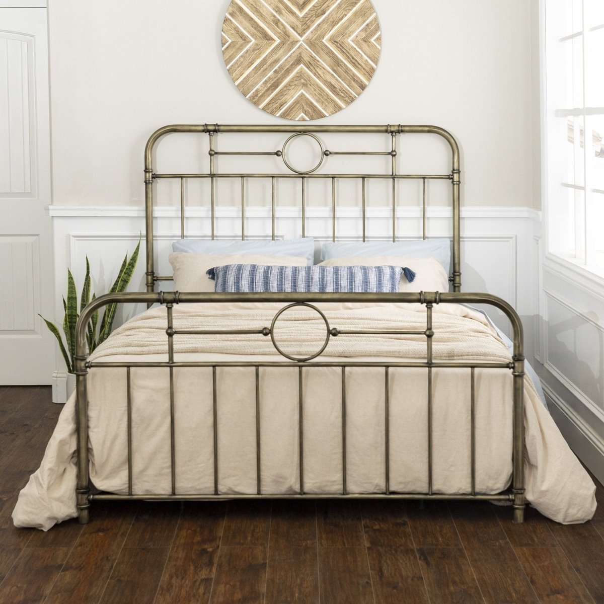 Walker Edison Antiqua Queen Bed