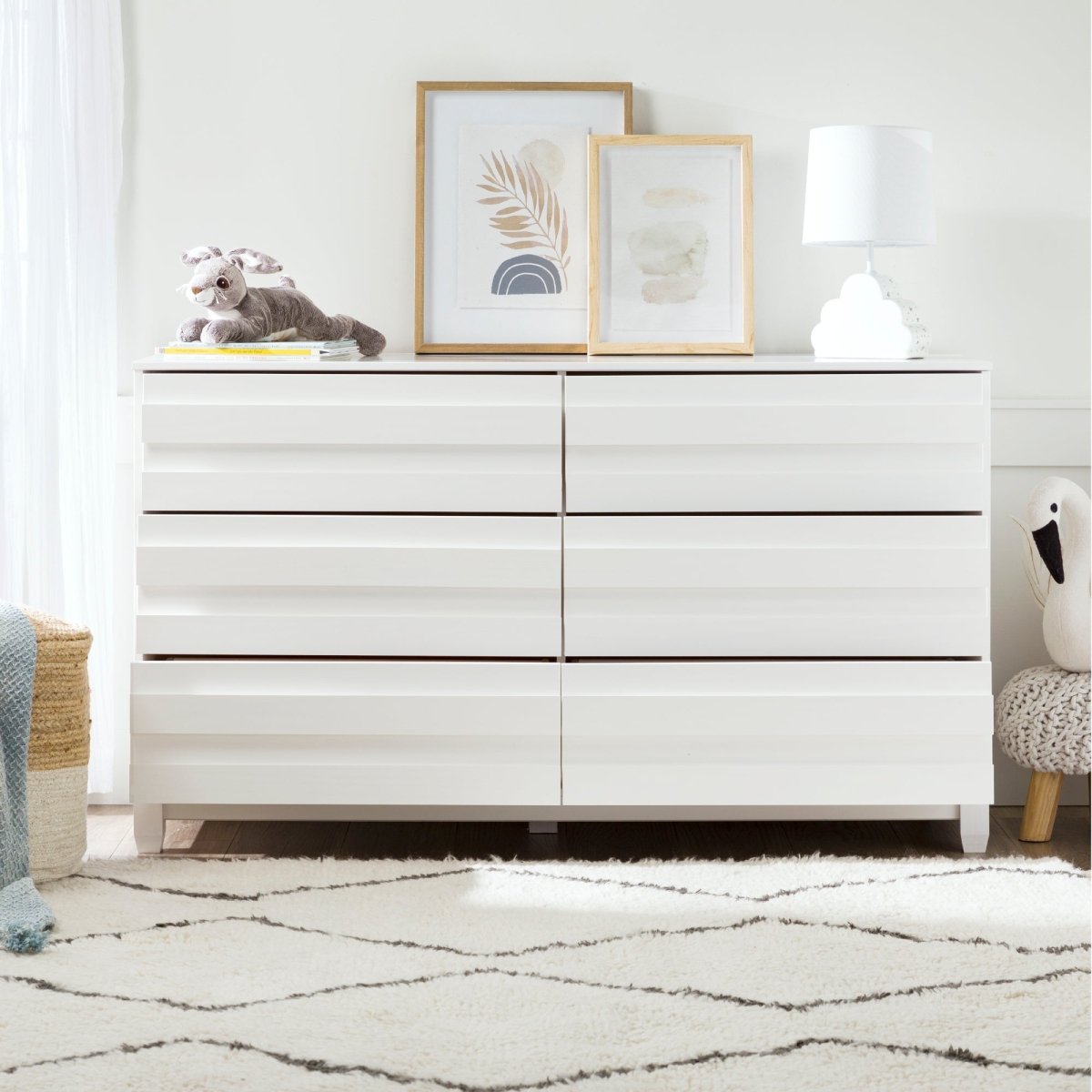 Walker Edison Priya 6 - Drawer Solid Wood Dresser