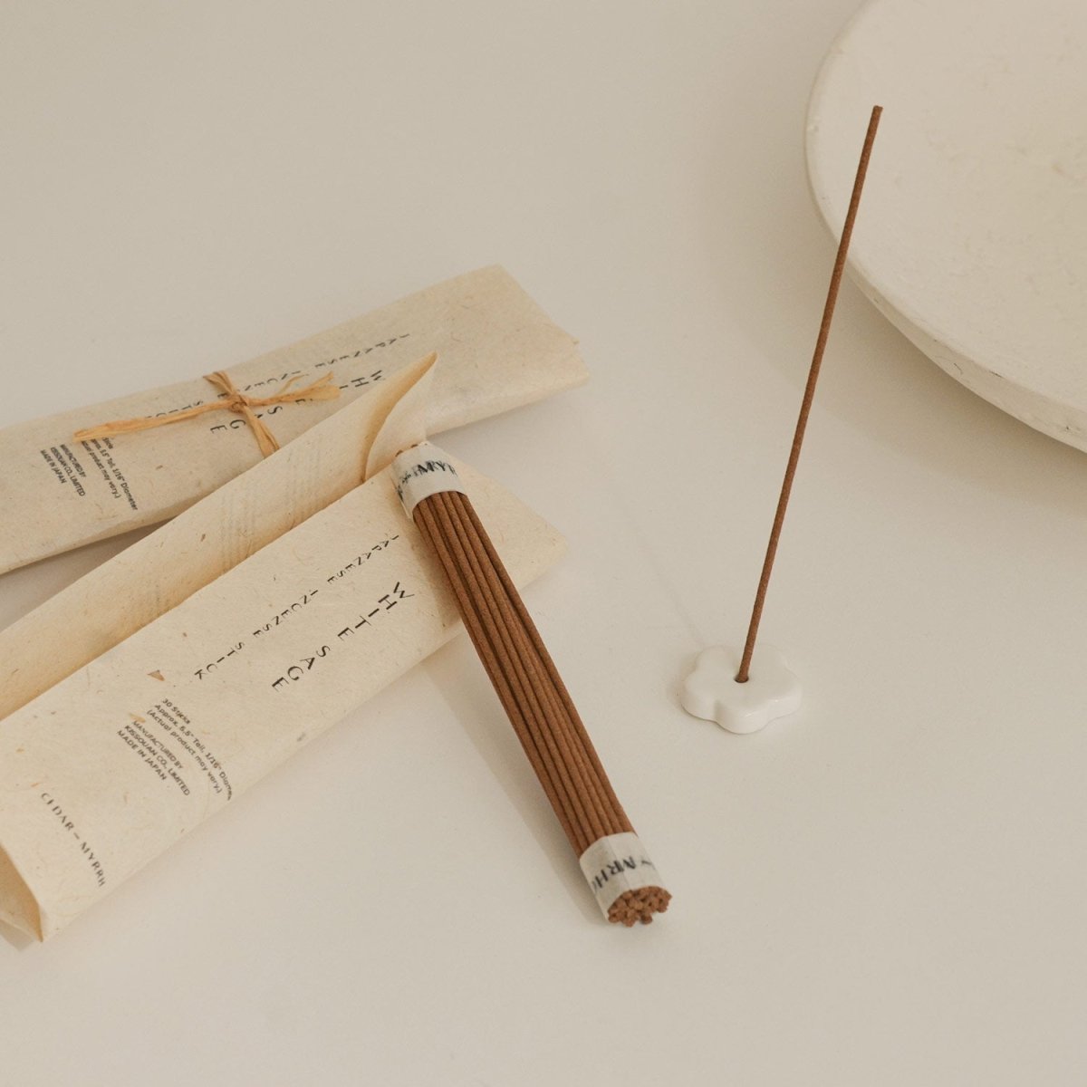 CEDAR AND MYRRH White Sage Japanese Incense Stick Set with Ceramic Flower Holder – 30 Sticks - lily & onyx
