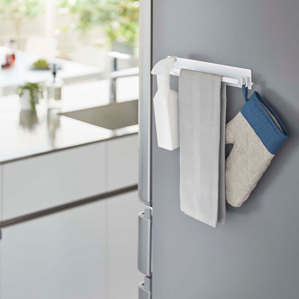 
                      
                        Magnetic Kitchen Towel Hanger - Steel
                      
                    