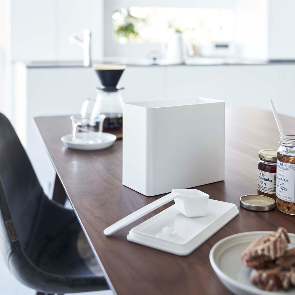 
                      
                        Vacuum-Sealing Coffee Storage
                      
                    