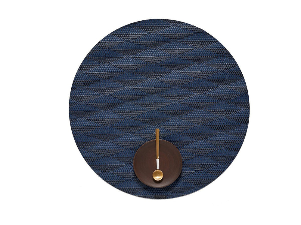 
                      
                        Chilewich Arrow Round Placemat - lily & onyx
                      
                    
