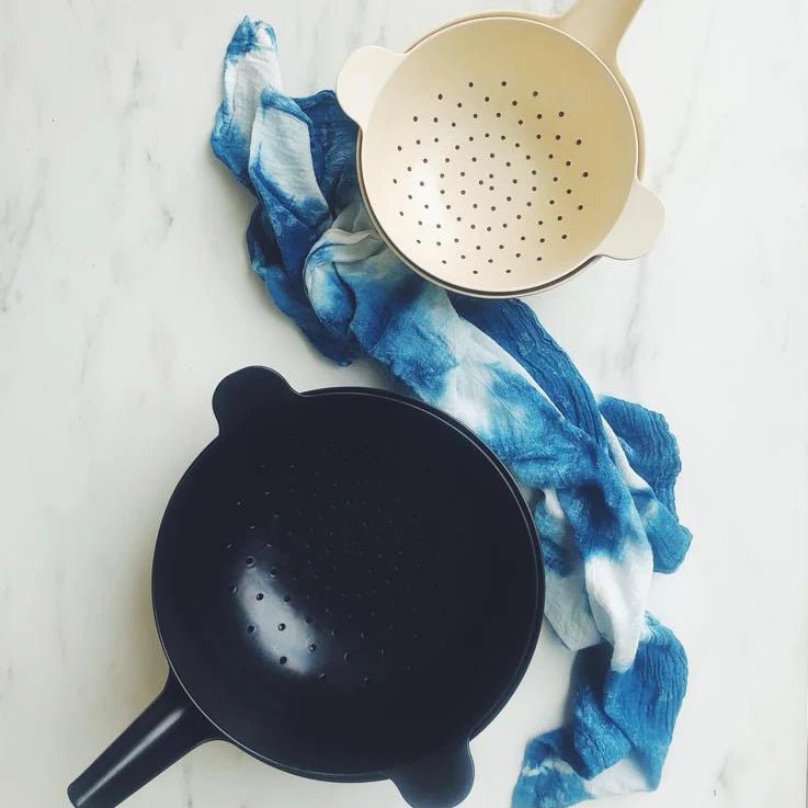 EKOBO Bamboo Large Mixing Bowl and Colander Set - Black - lily & onyx