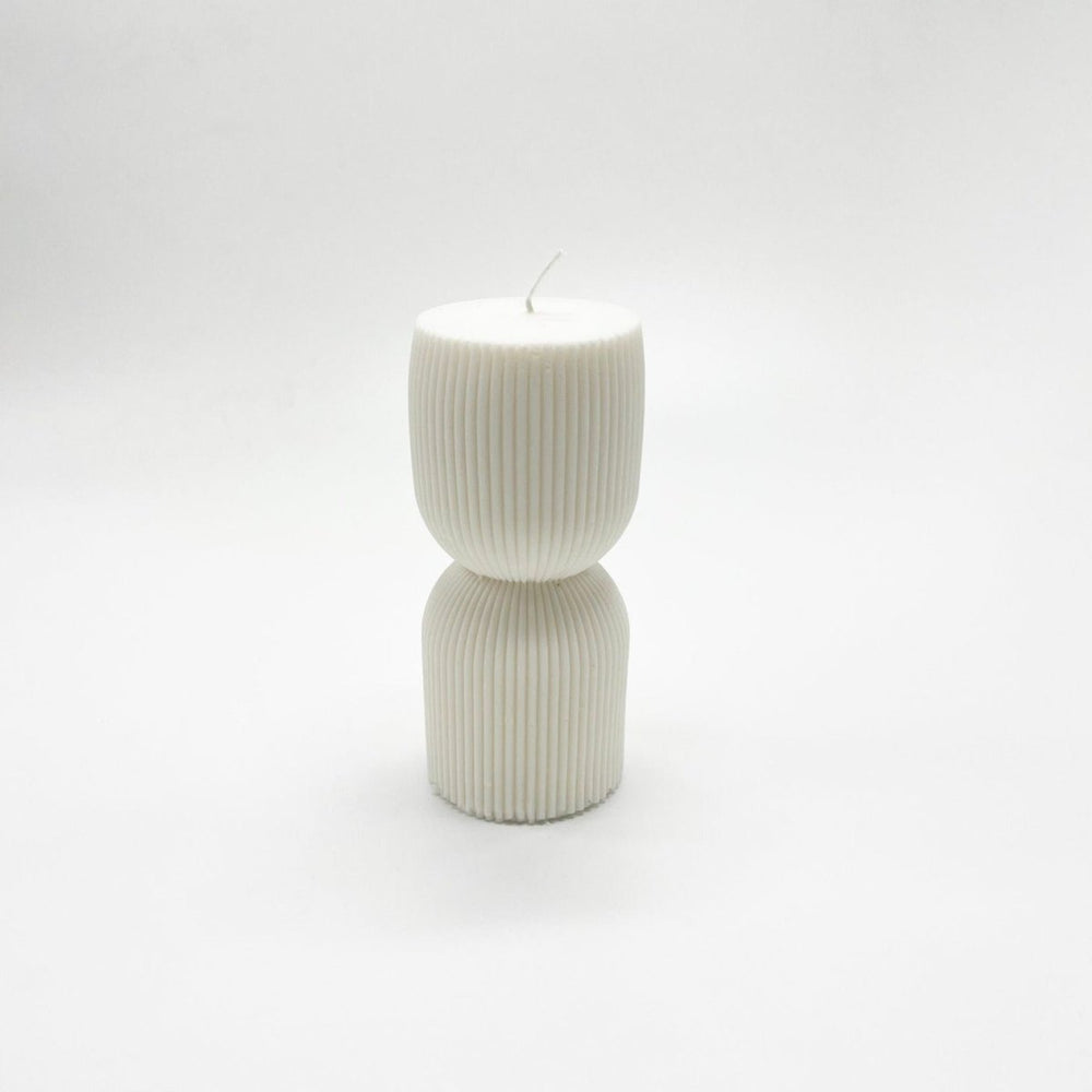 
                      
                        Uno Atelier Bari Candle - lily & onyx
                      
                    