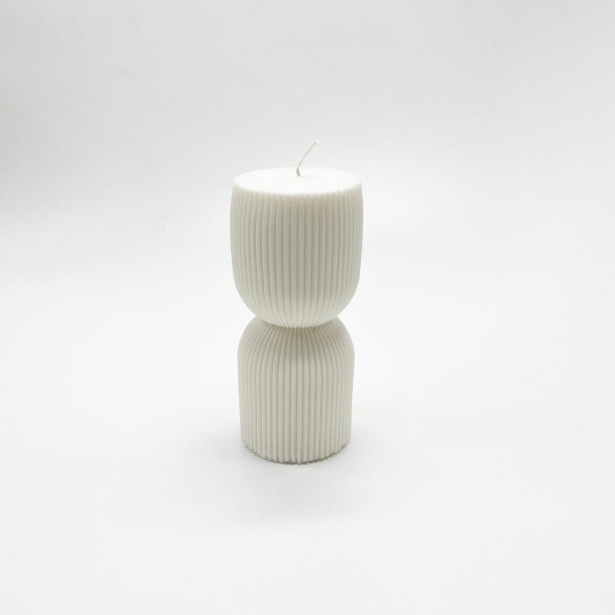 Load image into Gallery viewer, Uno Atelier Bari Candle - lily &amp;amp; onyx
