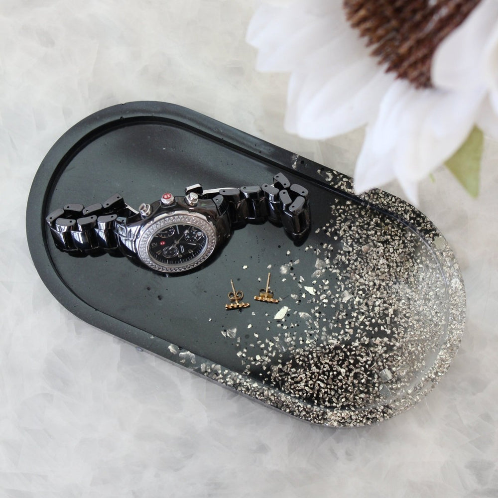 
                      
                        esselleSF Black Onyx Crushed Glass Vanity Tray - lily & onyx
                      
                    