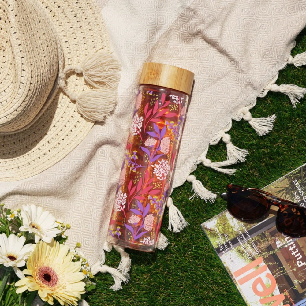 
                      
                        Pinky Up Blair™ Botanical Bliss Glass Travel Infuser Mug - lily & onyx
                      
                    