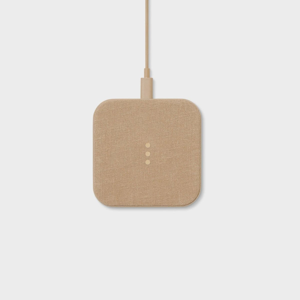 
                      
                        Courant Catch: 1 Essentials Single Device Wireless Charger in Belgian Linen - lily & onyx
                      
                    