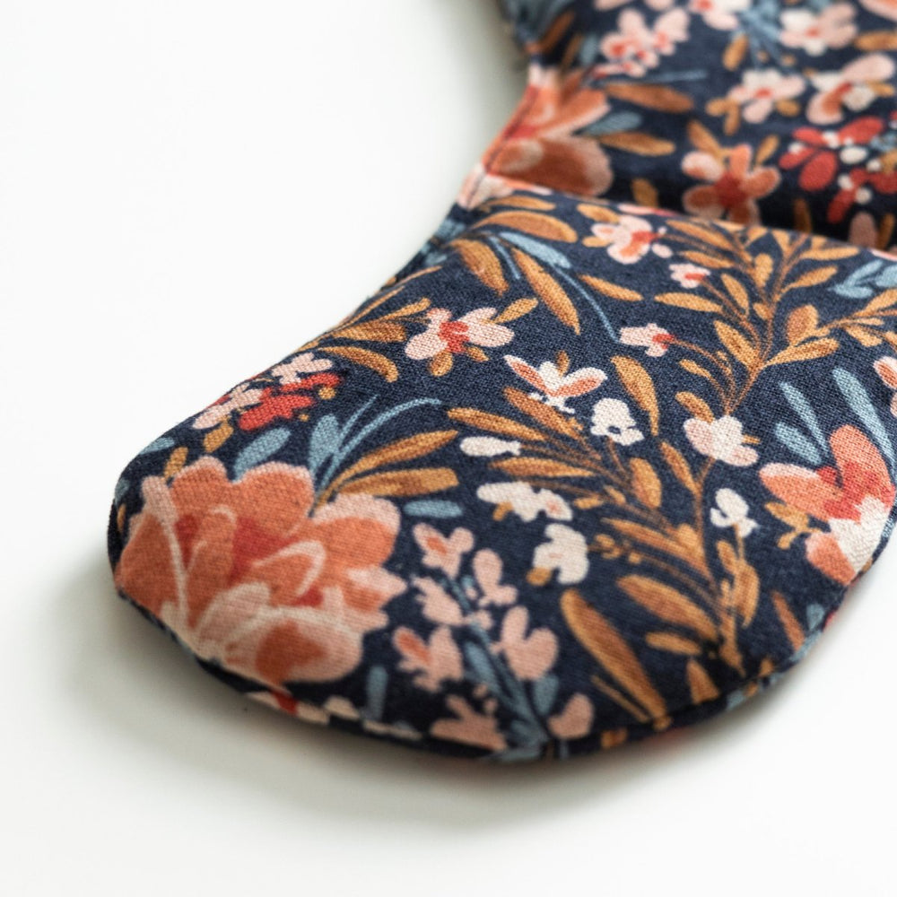 
                      
                        Slow North Eye Mask, Pom Blossom - lily & onyx
                      
                    