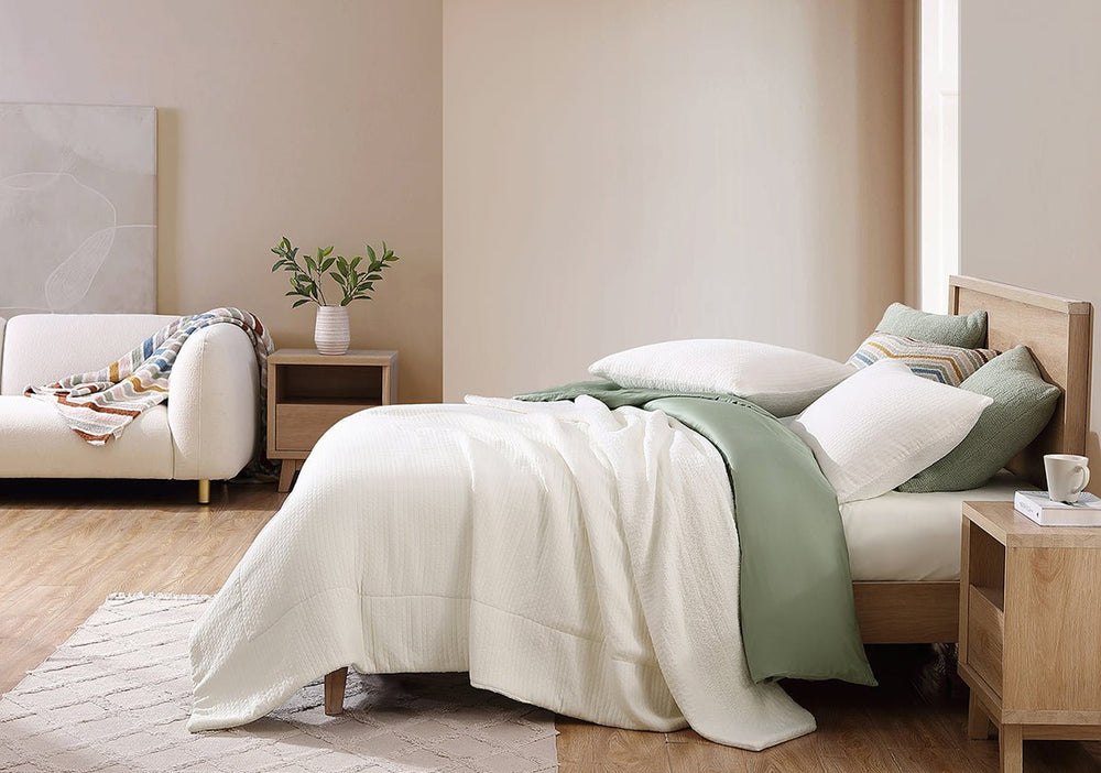 
                      
                        Sunday Citizen Herringbone Snug Coverlet - lily & onyx
                      
                    