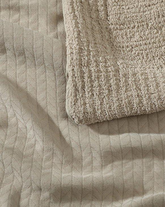 
                      
                        Sunday Citizen Herringbone Snug Coverlet - lily & onyx
                      
                    
