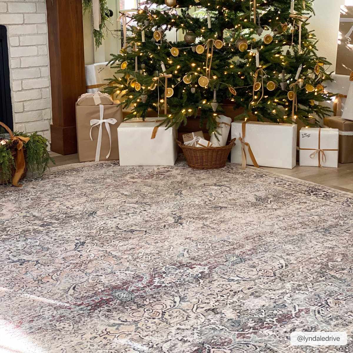 https://lilyandonyx.com/cdn/shop/products/olive-holi-2304-washable-area-rug-942291_1445x.jpg?v=1699078188