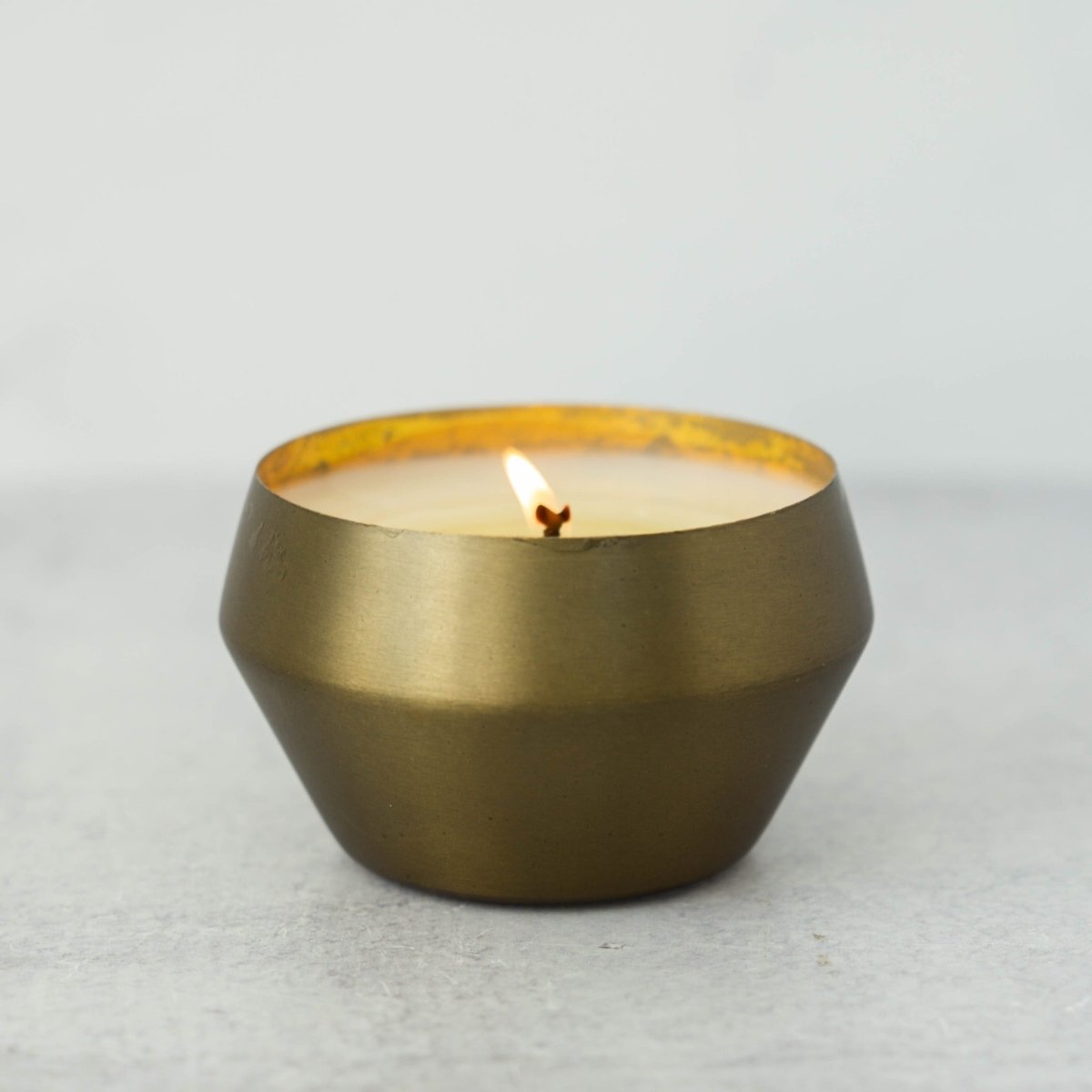 ILLUME Oud Wood Brushed Gold Metal Candle | Tonka Bean & Cedar Wood - lily & onyx