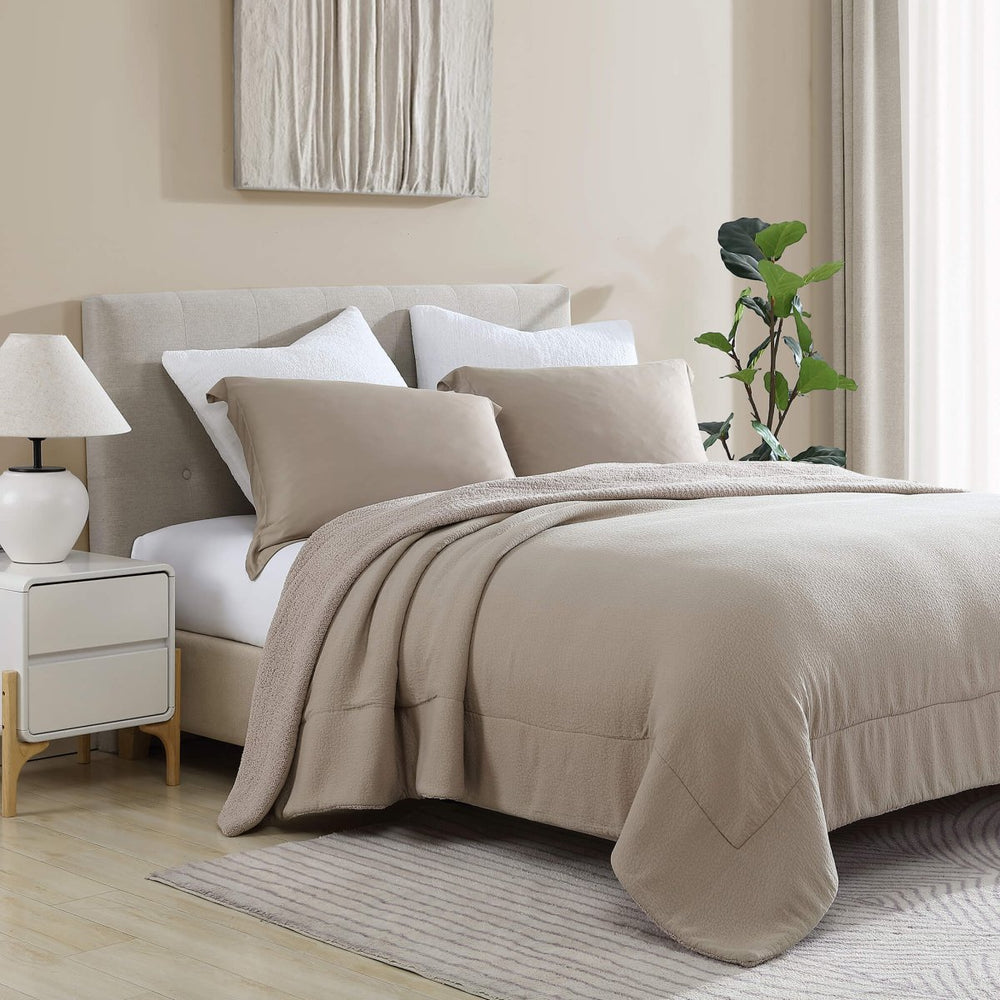 
                      
                        Sunday Citizen Pebble Snug Coverlet - lily & onyx
                      
                    