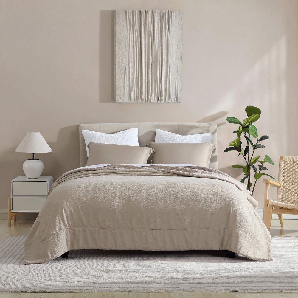 
                      
                        Sunday Citizen Pebble Snug Coverlet - lily & onyx
                      
                    