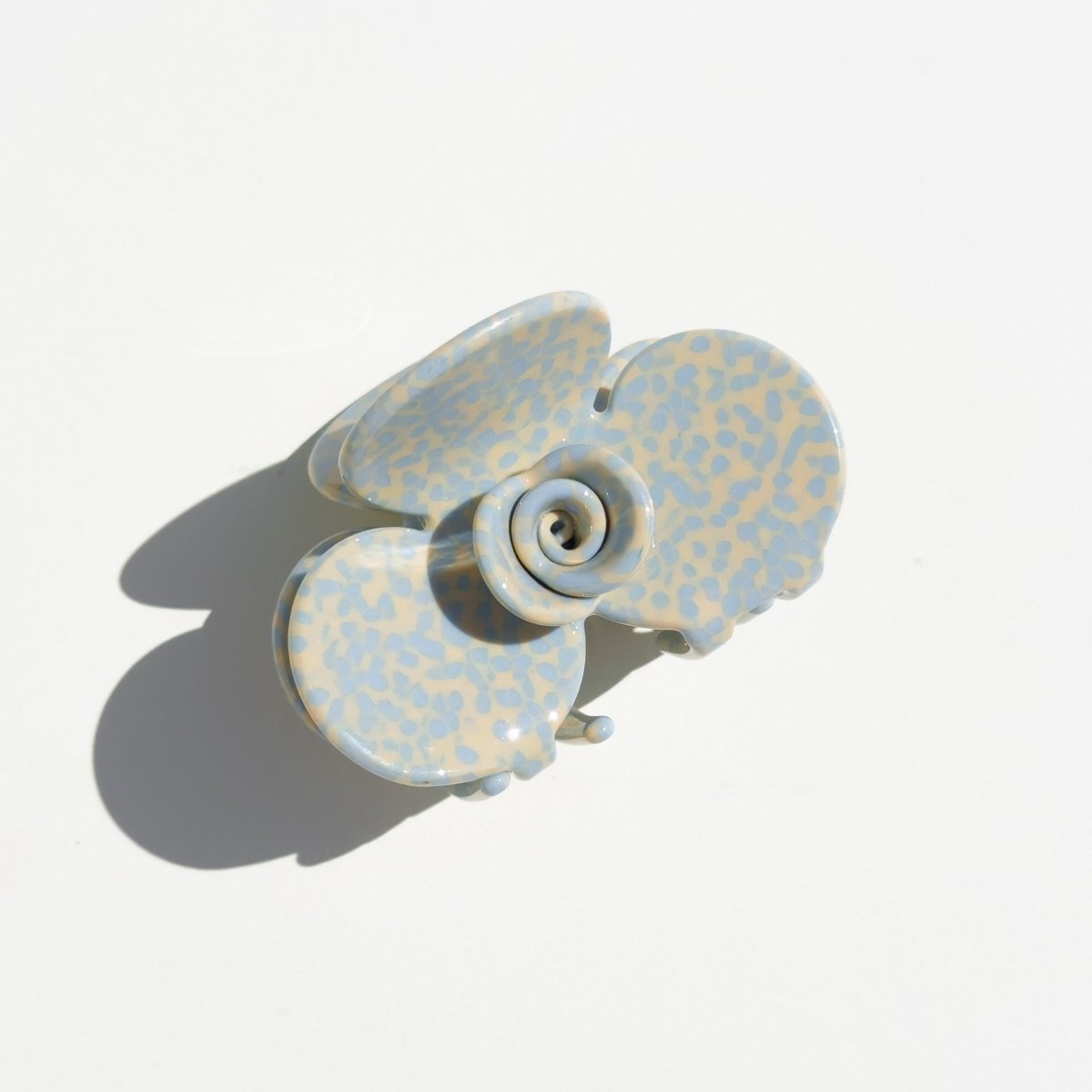 Load image into Gallery viewer, Denim &amp;amp; Daisy Rose Petal Hair Claw, Cream - lily &amp;amp; onyx
