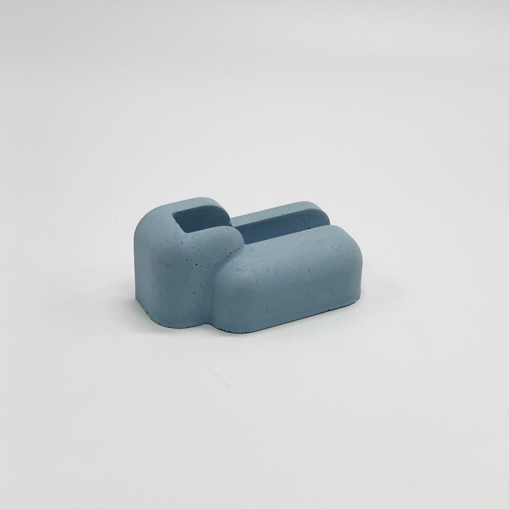 
                      
                        Uno Atelier Rounded Concrete Card Holder - lily & onyx
                      
                    