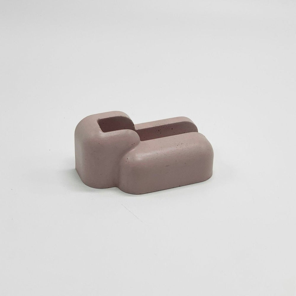 
                      
                        Uno Atelier Rounded Concrete Card Holder - lily & onyx
                      
                    