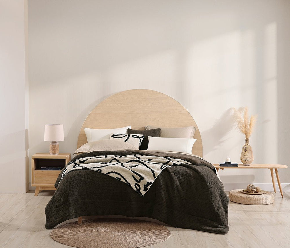 
                      
                        Sunday Citizen Snug Quilted Comforter - lily & onyx
                      
                    