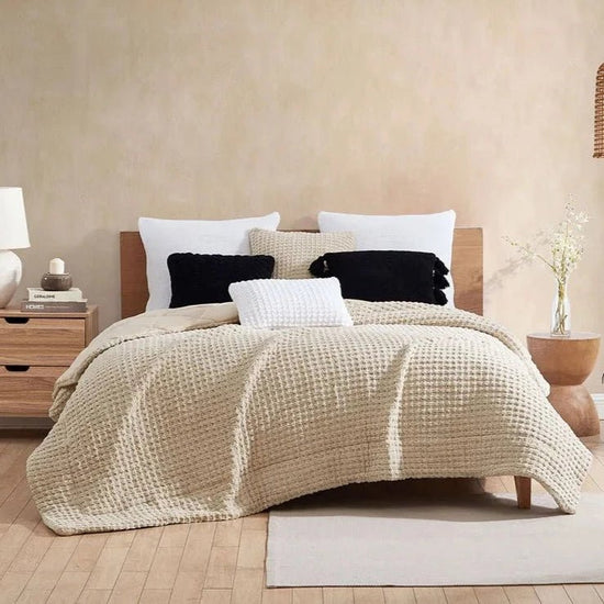 Snug Waffle Comforter – Sunday Citizen