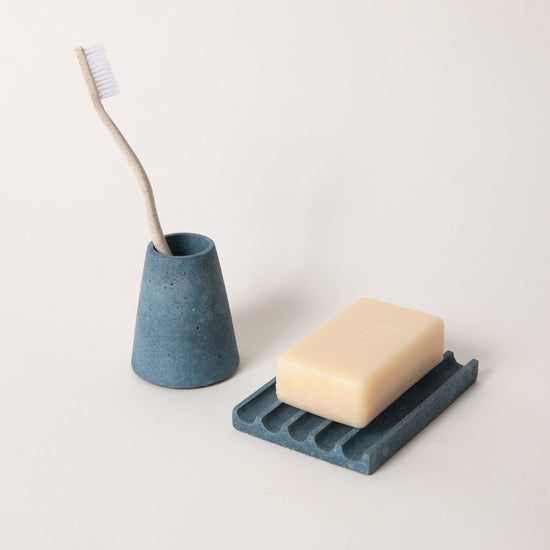 Load image into Gallery viewer, Pretti.Cool Soap Dish &amp;amp; Toothbrush Holder Set - lily &amp;amp; onyx
