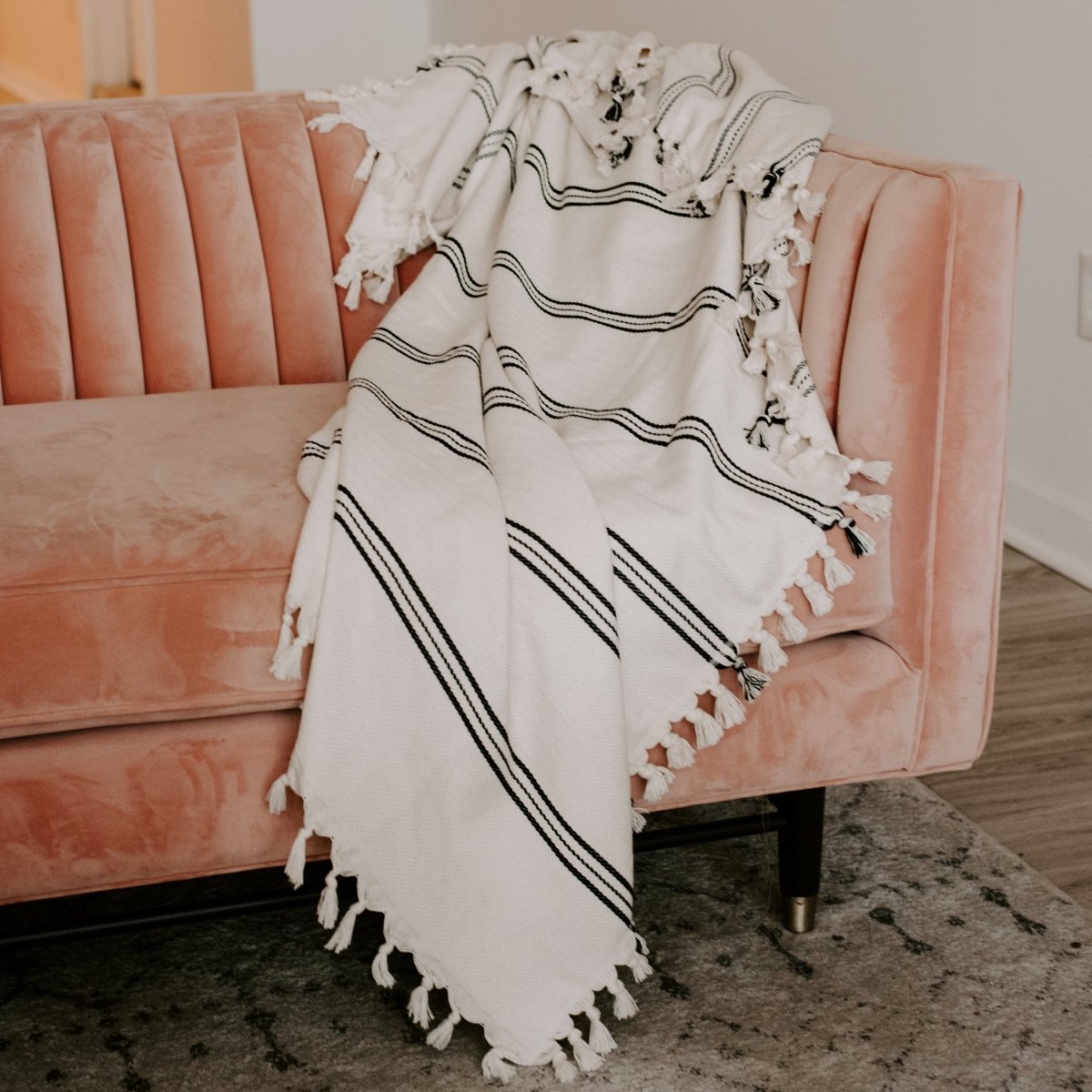 https://lilyandonyx.com/cdn/shop/products/taylor-turkish-throw-blanket-three-stripe-724006_1445x.jpg?v=1693781117