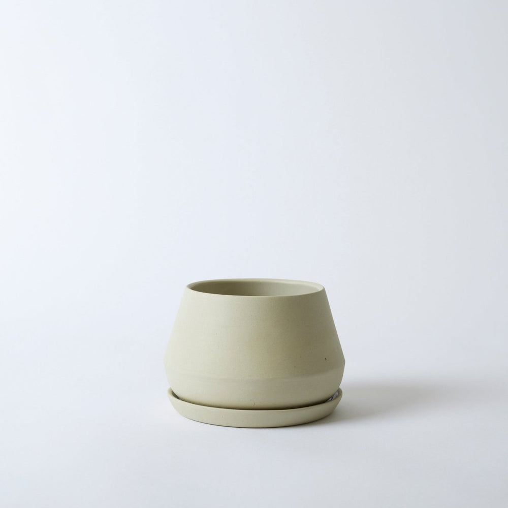 
                      
                        REVIVAL Ceramics The Rancho Planter, 6 Inch - lily & onyx
                      
                    